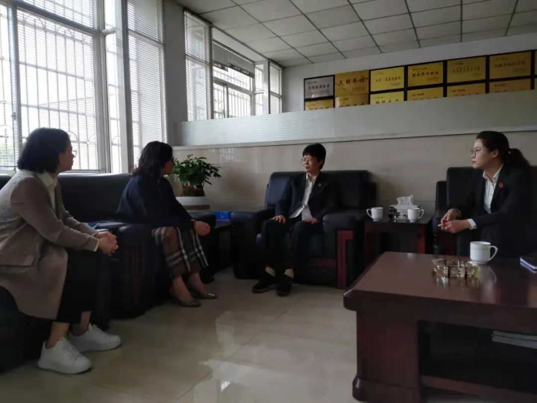 حضر القاضي المتفرغ تشنغ يو تشينغ والرئيس دو هانجلي من محكمة الشعب في شينغتشو إلى شركتنا لتوجيه عملنا