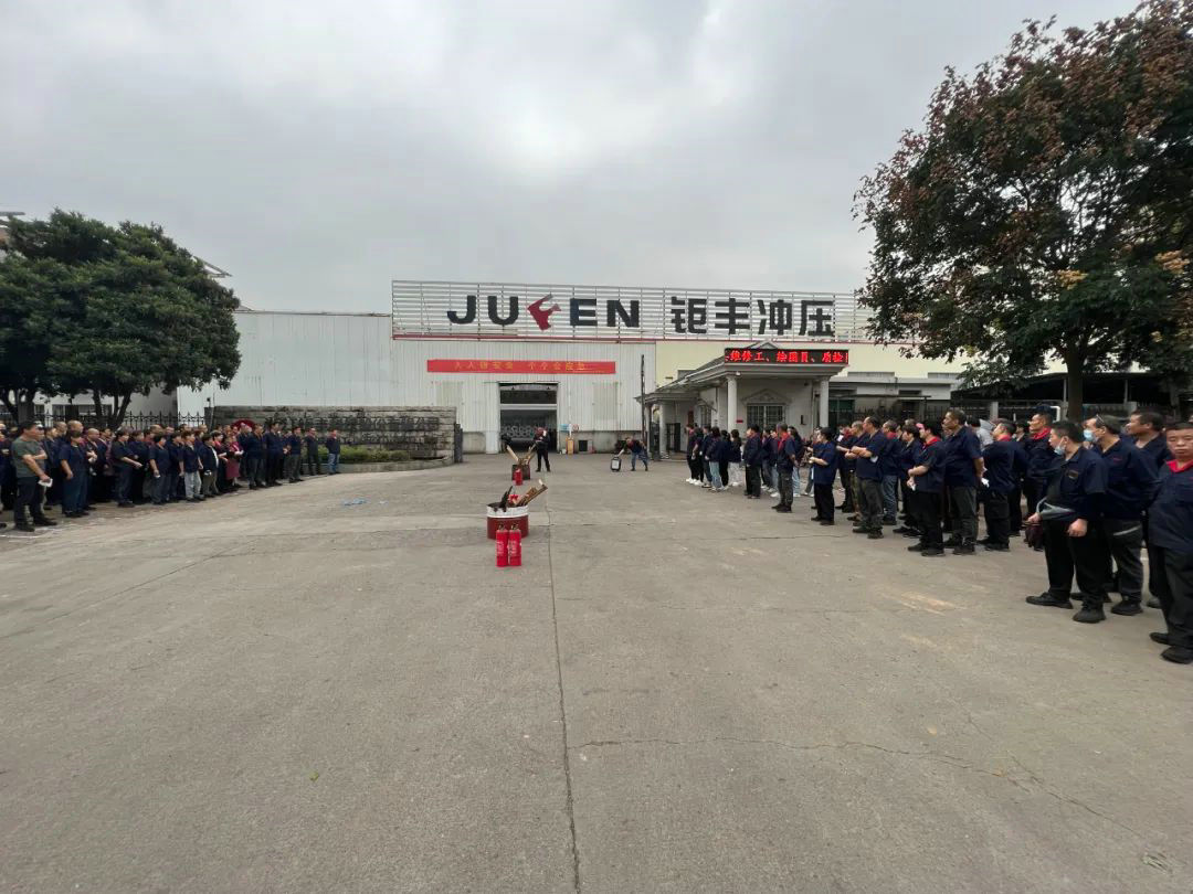 سلسلة تدريبات مكافحة الحرائق 