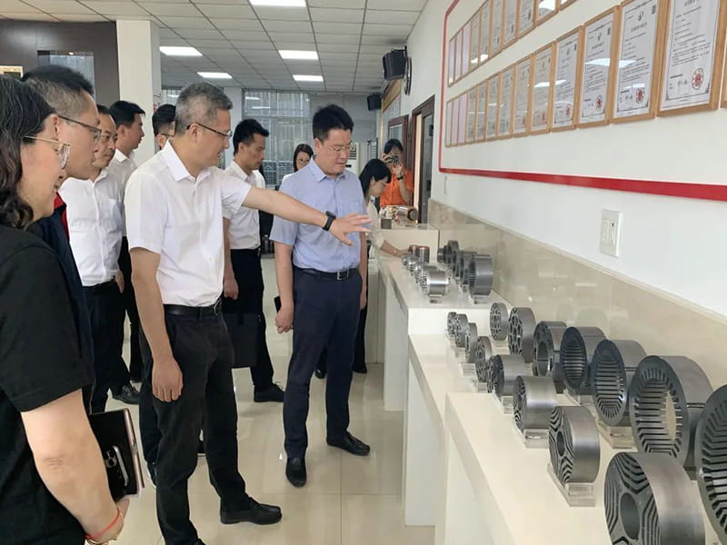 ذهب السكرتير Xu Jianyi إلى مدينة Changle لتنفيذ أنشطة خدمات الشركة وزار شركة Zhejiang Jufeng Co., Ltd. وغيرها من الشركات