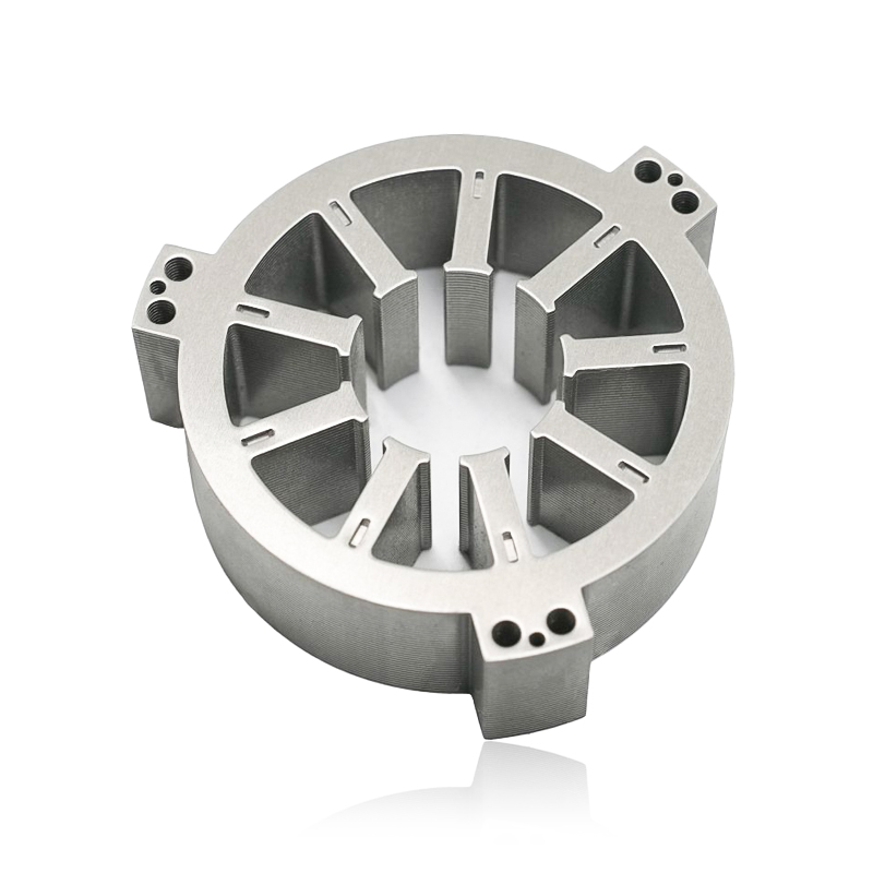 كيف تؤثر التصفيحات الموجودة في قلب الجزء الثابت للمروحة الصناعية على خسائر التيار الدوامي والكفاءة المغناطيسية وتوليد الحرارة في محركات المراوح الصناعية؟