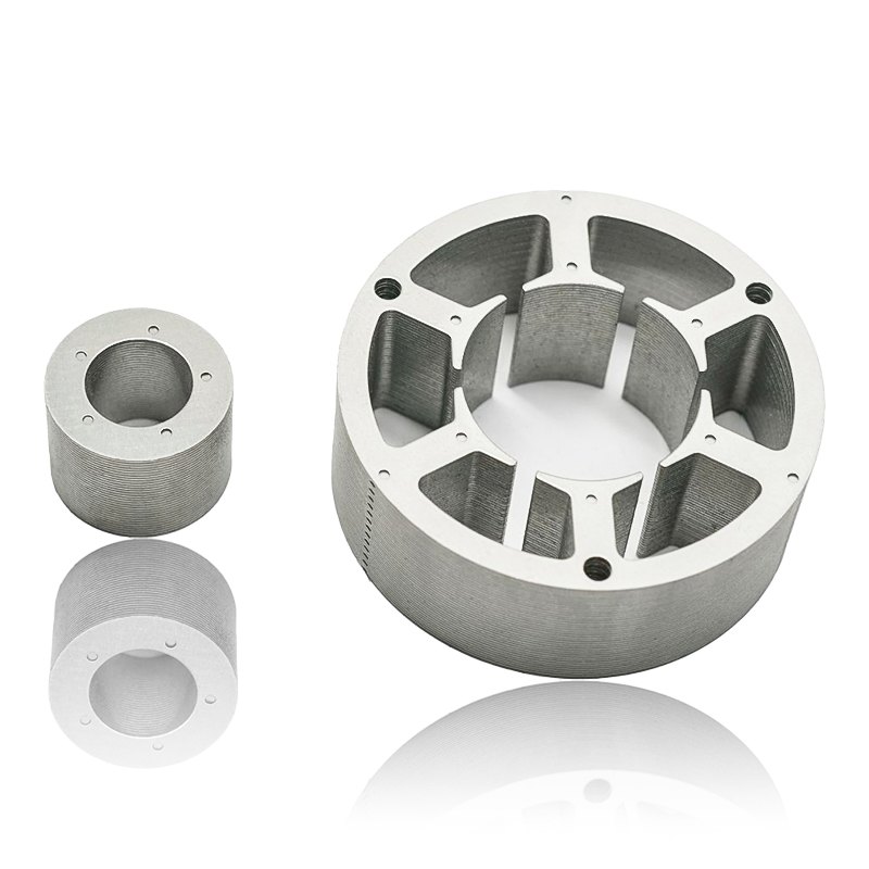 كيف يتفاعل الجزء الثابت لمحرك مضخة الماء والجزء الدوار مع أنظمة التبريد، مثل المبيتات المبردة بالسائل أو الهواء، للحفاظ على توازن درجة الحرارة الأمثل أثناء التشغيل المكثف؟