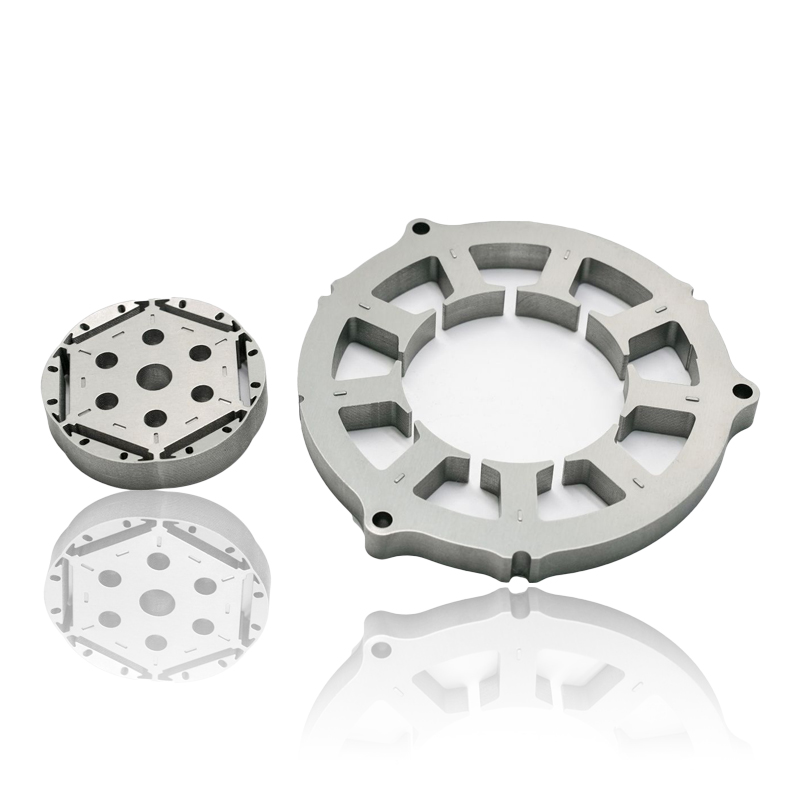 كيف يؤثر عامل سمك وتكديس الصفائح في المحرك الثابت الأساسي على كفاءة الطاقة، وفقدان التيار الدوامي، ومستويات الضوضاء التشغيلية؟