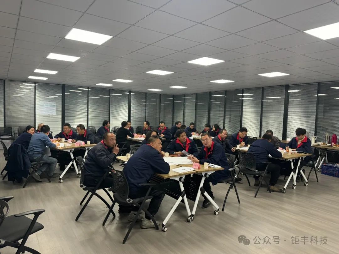 البدء بمسدس----واحدة من سلسلة الأنشطة لتعزيز العمل الجماعي